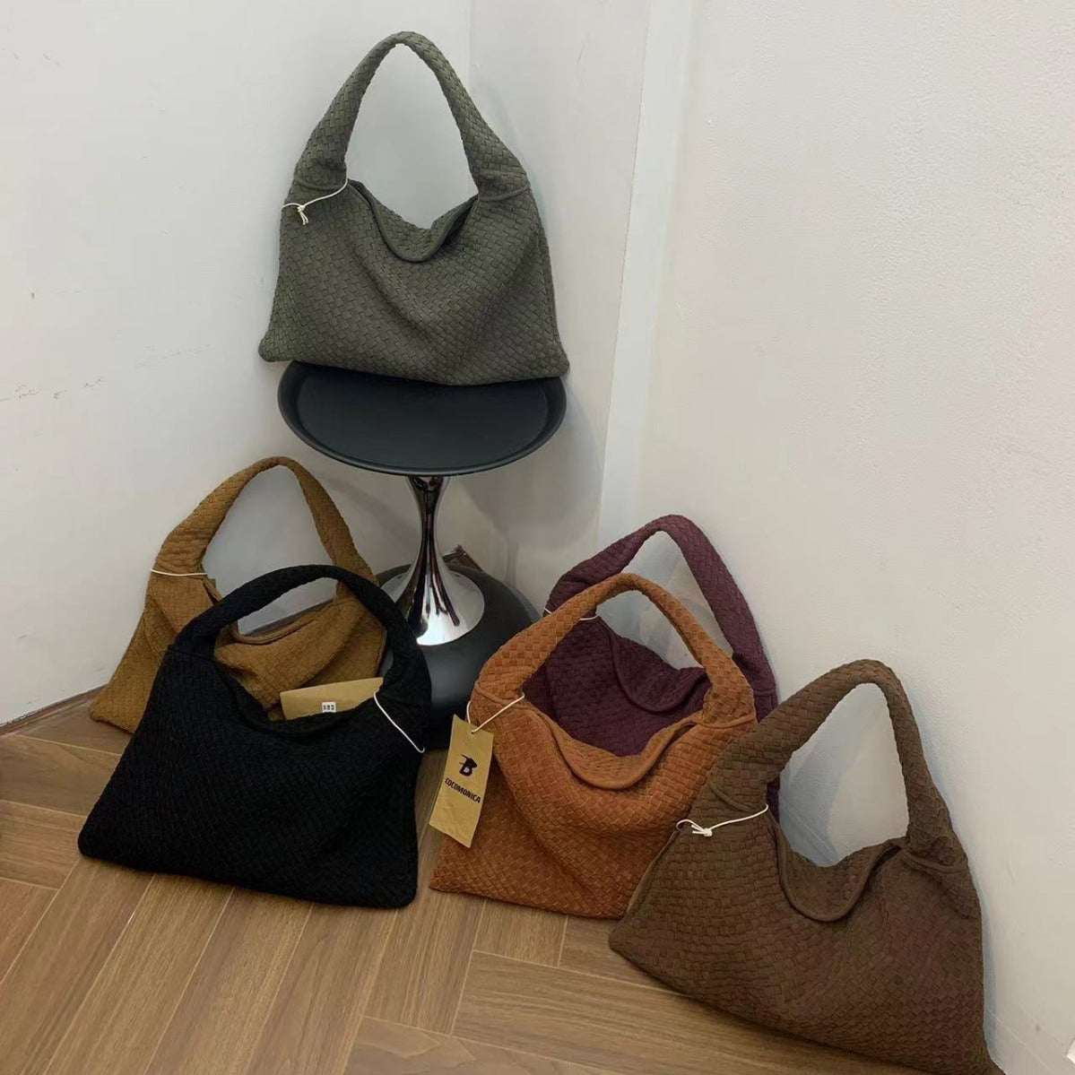 Bolsa Tote em Camurça Entrançada – Elegante, Espaçosa e Moderna